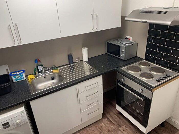 1 Bedroom Flat To Rent In Woodsley Road, Hyde Park, Leeds, LS2