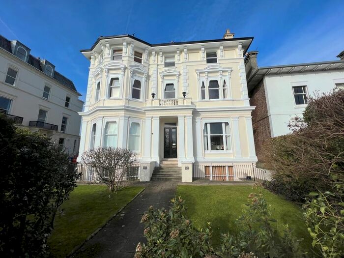 2 Bedroom Flat To Rent In Mount Ephraim, Tunbridge Wells, TN4