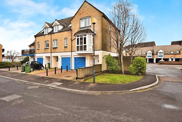4 Bedroom Town House To Rent In Atlantic Close, Ocean Village, Southampton, SO14