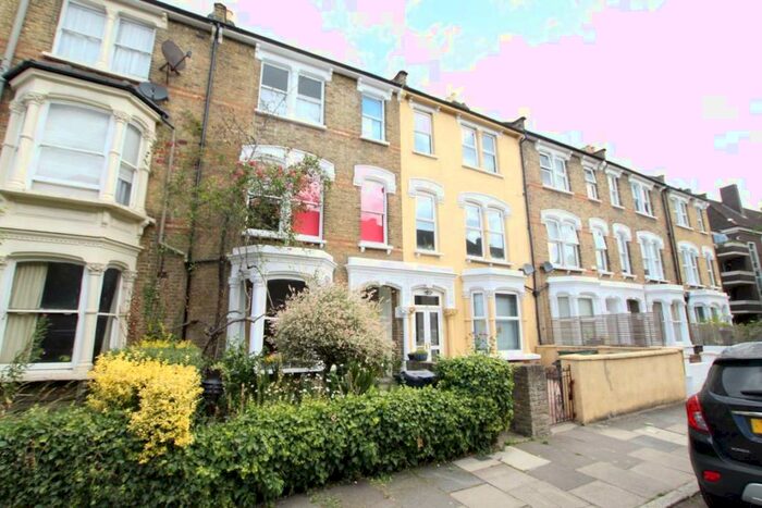 2 Bedroom Flat To Rent In Connaught Road, Finsbury Park, N4