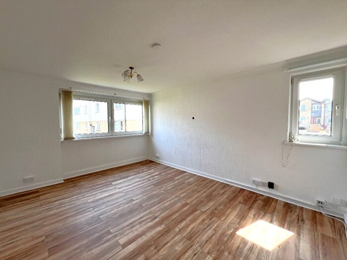 2 Bedroom Flat To Rent In Moredun Park Gardens, Moredun, Edinburgh, EH17