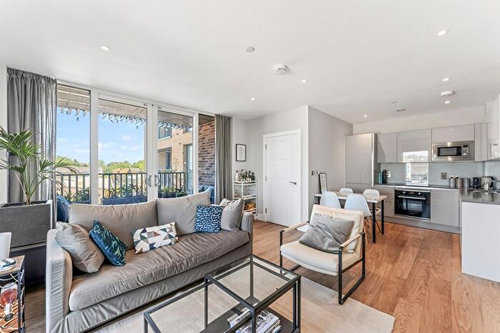 1 Bedroom Flat For Sale In Greyhound Parade, London, SW17