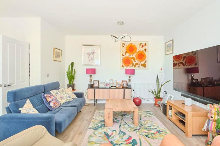 4 Bedroom Detached House For Sale In John Martin Gardens, Standish, GL10