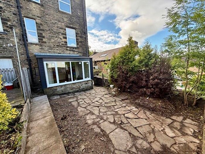 1 Bedroom House For Sale In Lane Ends Green, Halifax, West Yorkshire, HX3