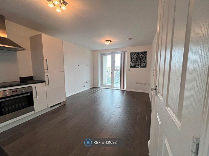 1 Bedroom Flat To Rent In Manor Way, Borehamwood, WD6