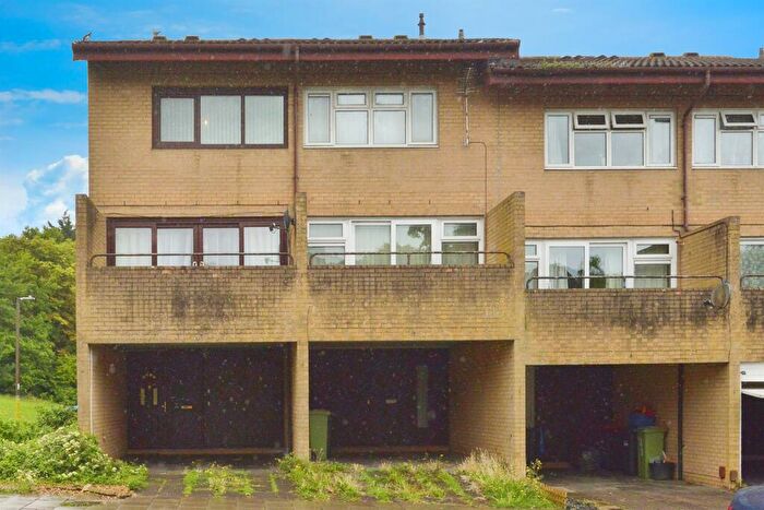 3 Bedroom End Of Terrace House For Sale In Yarrow Place, Conniburrow, Milton Keynes, MK14