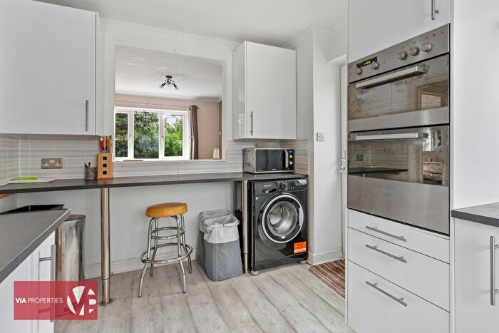 5 Bedroom Detached House For Sale In Badgers Croft, Broxbourne, EN10