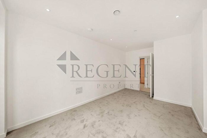 2 Bedroom Apartment To Rent In Bouchon Point, Cendal Crescent, E1