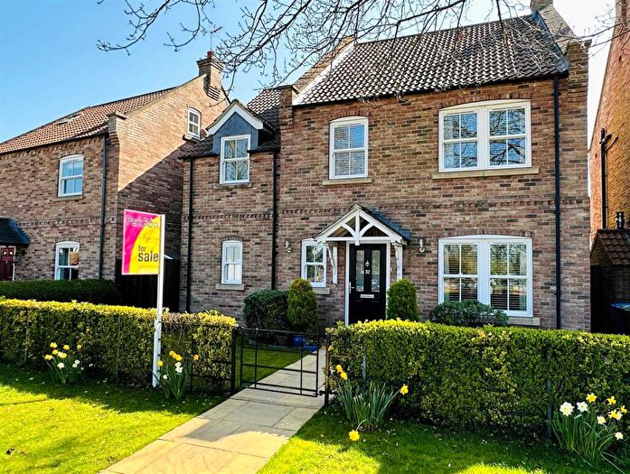 5 Bedroom Detached House For Sale In Knedlington Road, Howden, Goole, DN14