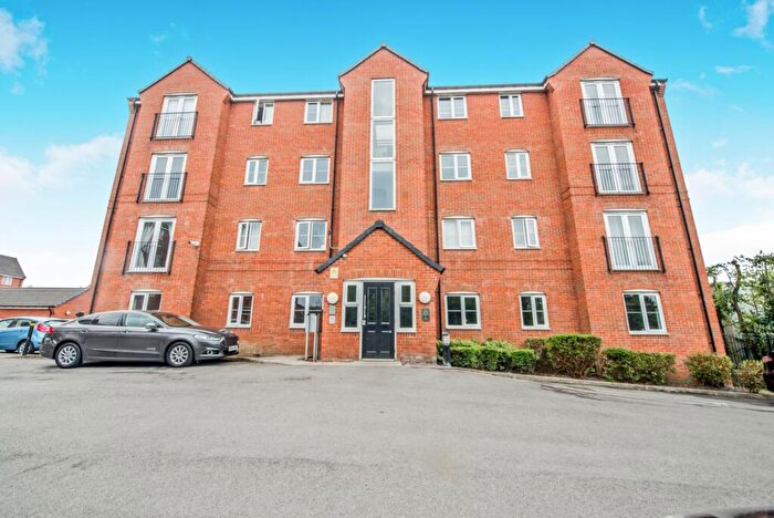 2 Bedroom Flat For Sale In Chapman Road, Thornbury, Bradford, BD3