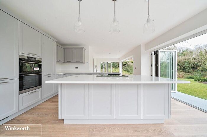 5 Bedroom Detached House For Sale In Frog Lane, Mapledurwell, Hampshire, RG25