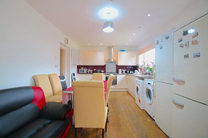 5 Bedroom House To Rent In Bevan Avenue, Barking, IG11