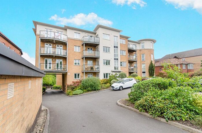 2 Bedroom Flat To Rent In Hill Lane, Southampton, SO15