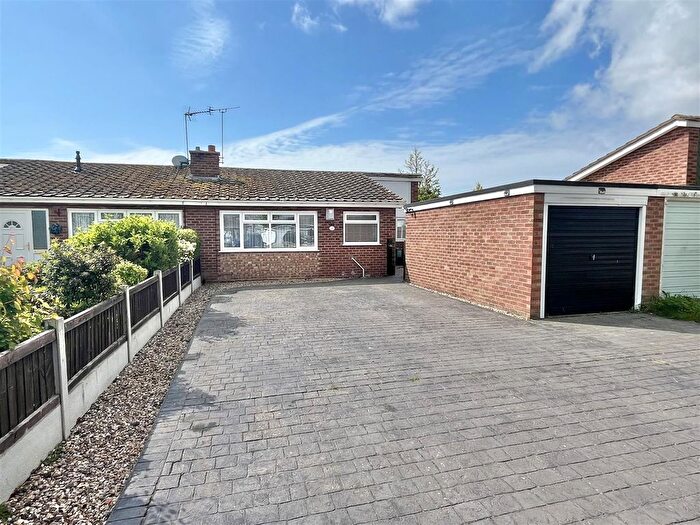 2 Bedroom Semi-detached Bungalow For Sale In Sparrows Herne, Great Clacton, Essex, CO15