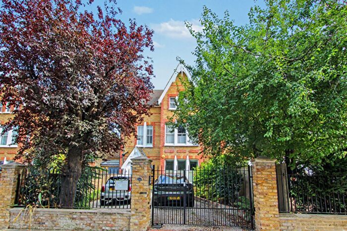 1 Bedroom Flat To Rent In Lion Gate Gardens, (), Richmond, TW9