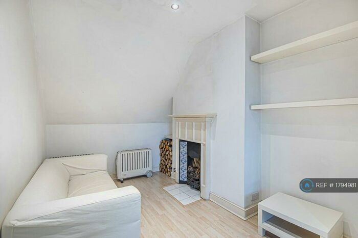 1 Bedroom Flat To Rent In Hollybush Terrace, London, SE19