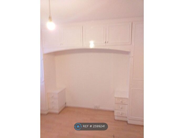 1 Bedroom Flat To Rent In Ilford, Essex, IG1
