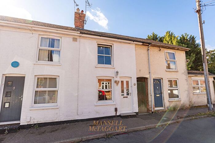 2 Bedroom Terraced House For Sale In Westfield Road, Crawley, RH11