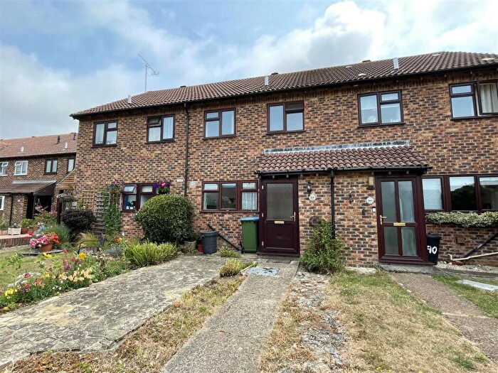 3 Bedroom Terraced House To Rent In Dinsdale Gardens, Rustington, BN16