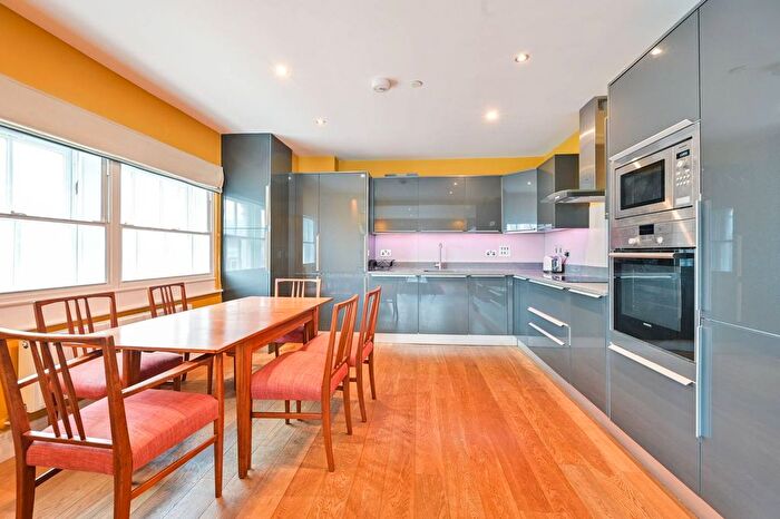 2 Bedroom Flat To Rent In Borough High Street, London Bridge, London, SE1