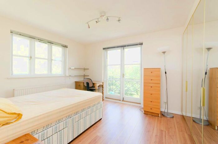 1 Bedroom Flat To Rent In Brompton Park Crescent, West Brompton, London, SW6