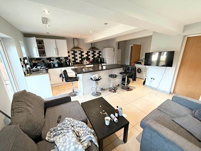 7 Bedroom Terraced House To Rent In Erleigh Road, Reading, RG1