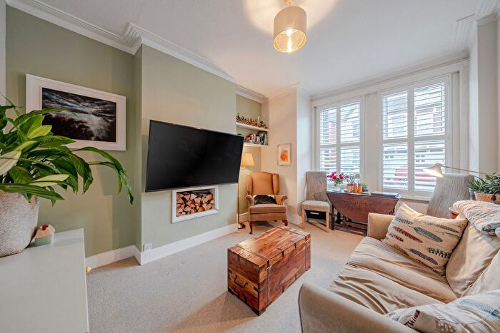 2 Bedroom Maisonette For Sale In Bickley Street, Tooting, London, SW17