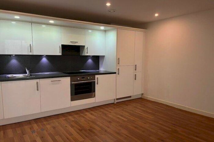 2 Bedroom Flat To Rent In Longridge Avenue, Brighton, BN2