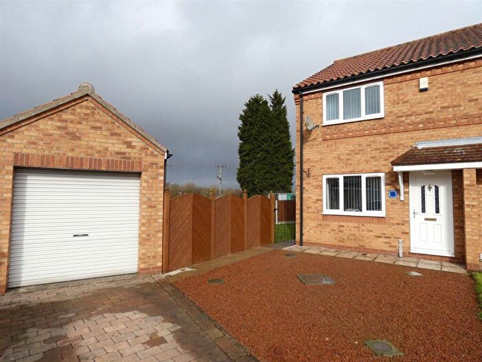 2 Bedroom Semi Detached House To Rent In Victoria Drive, Gilberdyke, HU15