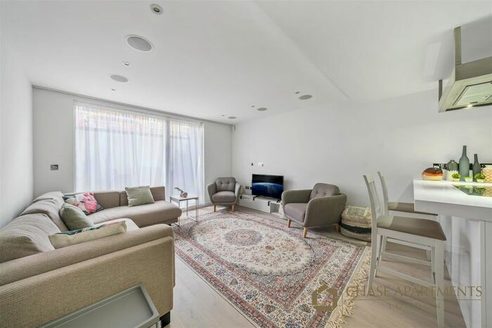 3 Bedroom Flat To Rent In Moore House, Gatliff Road, London, SW1W