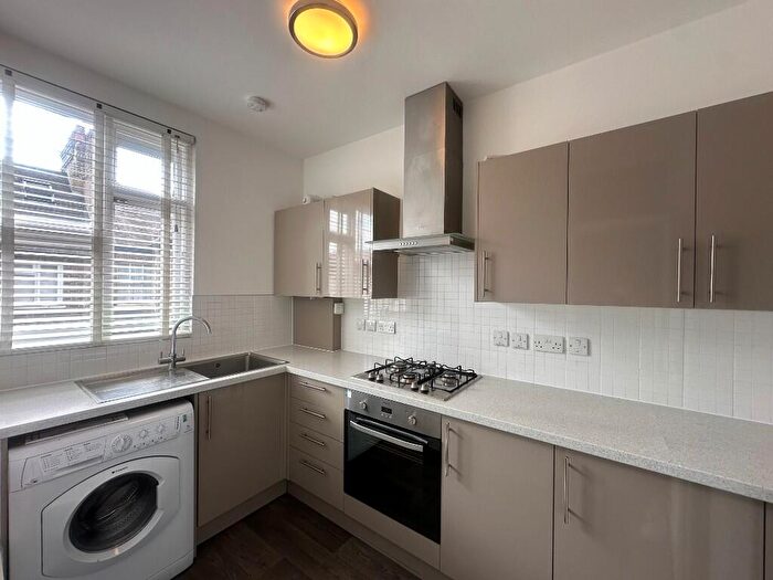 1 Bedroom Flat To Rent In Saltwood Grove, Walworth Village, SE17