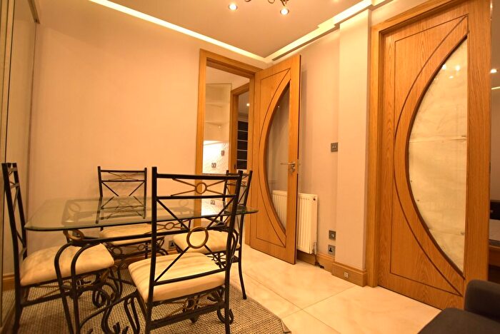 3 Bedroom Flat To Rent In Townshend Court, Townshend Road, London, NW8