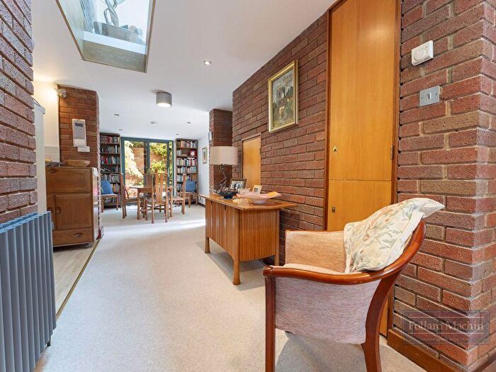 5 Bedroom Detached House For Sale In High Beech, South Croydon, CR2