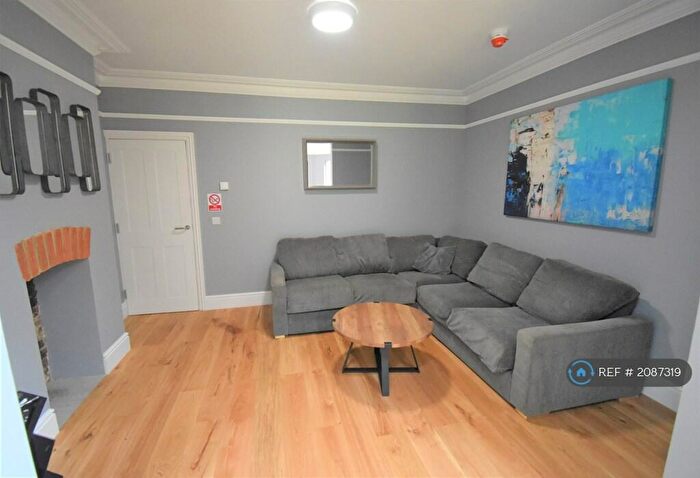 6 Bedroom Semi-Detached House To Rent In Northumberland Avenue, Reading, RG2