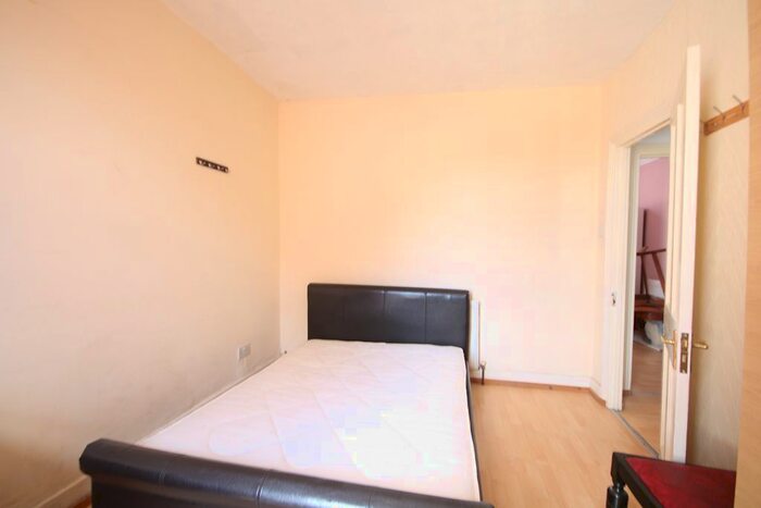 3 Bedroom Flat To Rent In Ley Street, Ilford, IG2