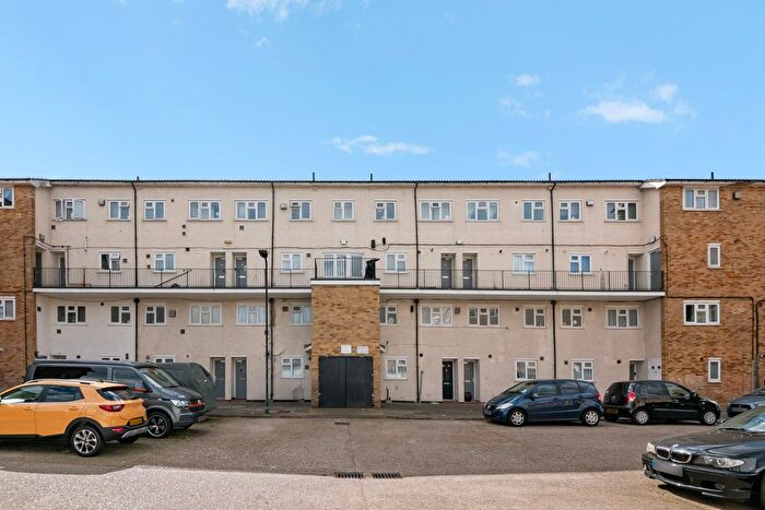 2 Bedroom Flat For Sale In Radcliffe Way, Northolt, UB5