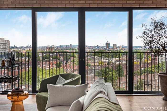 2 Bedroom Flat For Sale In Albert Embankment, London, SE1