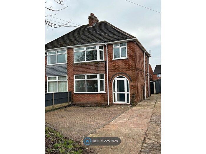 3 Bedroom Semi-Detached House To Rent In Barn Lane, Solihull, B92