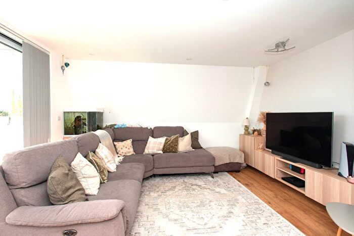 2 Bedroom Flat For Sale In Elmcroft Road, Orpington, BR6