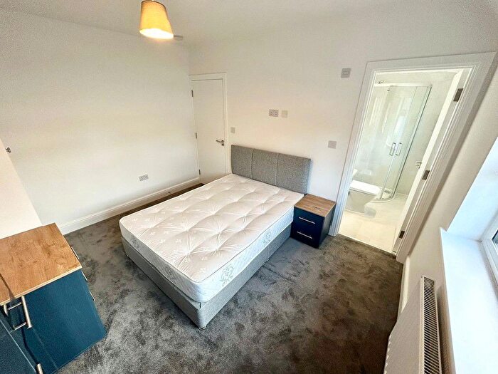 5 Bedroom Semi-Detached House To Rent In Deerbarn Road, Guildford, GU2