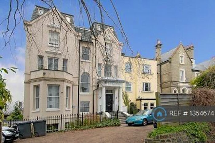 1 Bedroom Flat To Rent In Hampstead Lane, London, N6