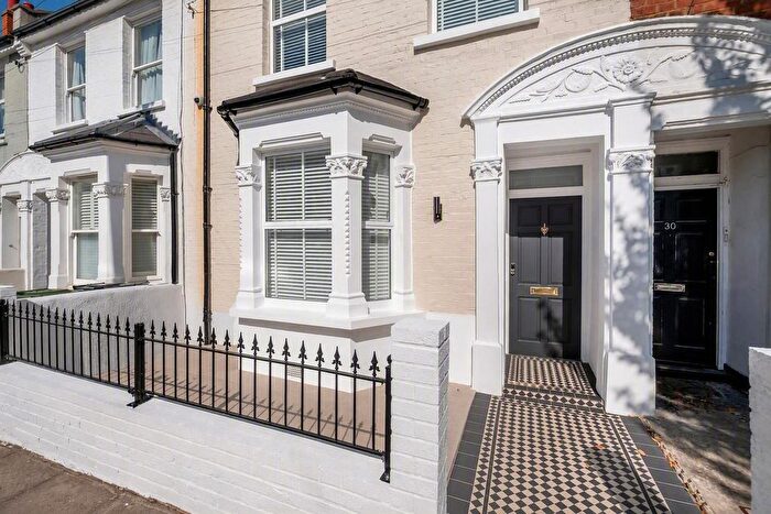3 Bedroom Detached House For Sale In Knivet Road, London, SW6