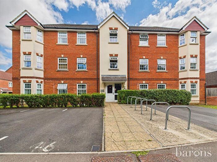 2 Bedroom Flat For Sale In Hills Way, Bramley, Tadley, RG26