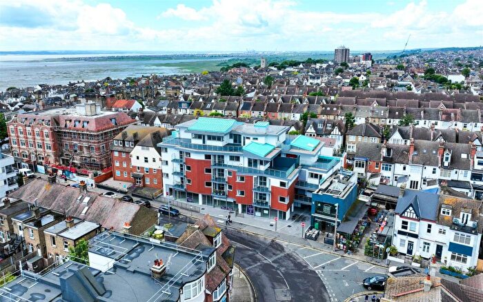 2 Bedroom Flat For Sale In St Clements Gate, Broadway, Leigh-On-Sea, SS9