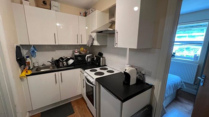 1 Bedroom Terraced House To Rent In Shepherds Bush Road, London, W6