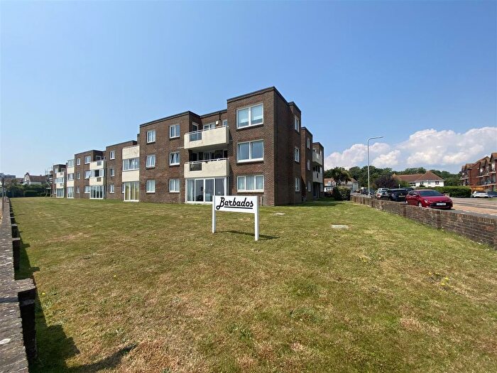2 Bedroom Flat To Rent In De La Warr Parade, Bexhill-On-Sea, TN40