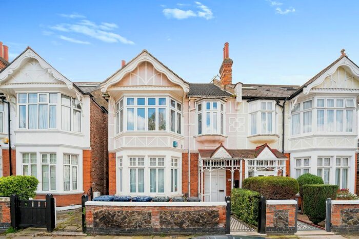 3 Bedroom Flat To Rent In Fordhook Avenue, London, W5