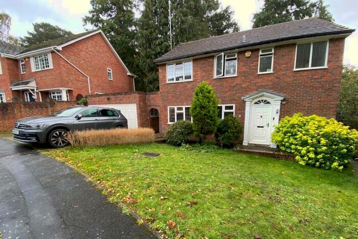 4 Bedroom Detached House To Rent In Pyrford, GU22