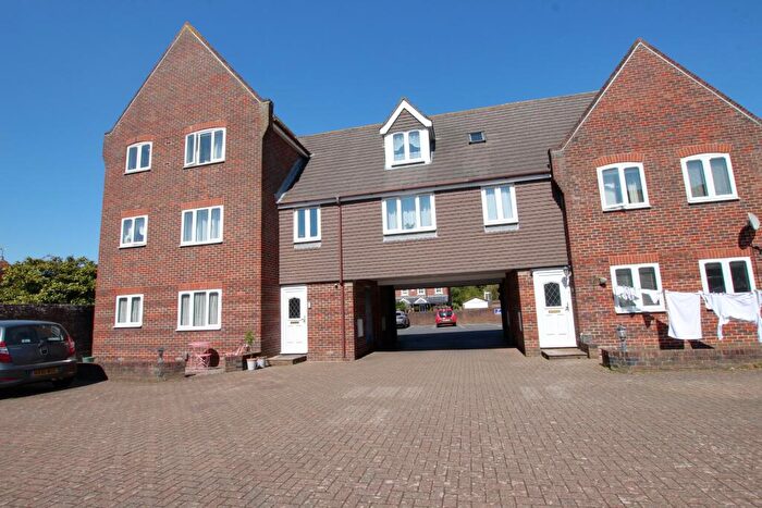 2 Bedroom Flat To Rent In Empire Court - Havant - Unfurnished, PO9