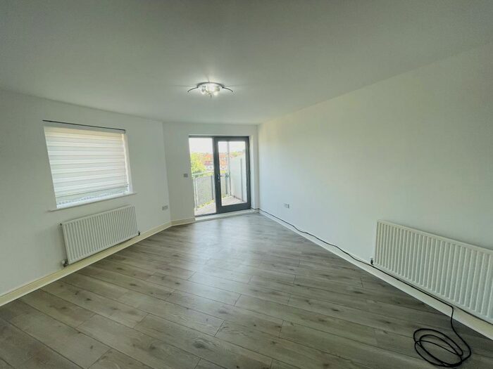 2 Bedroom Flat To Rent In Millicent Grove, London, N13